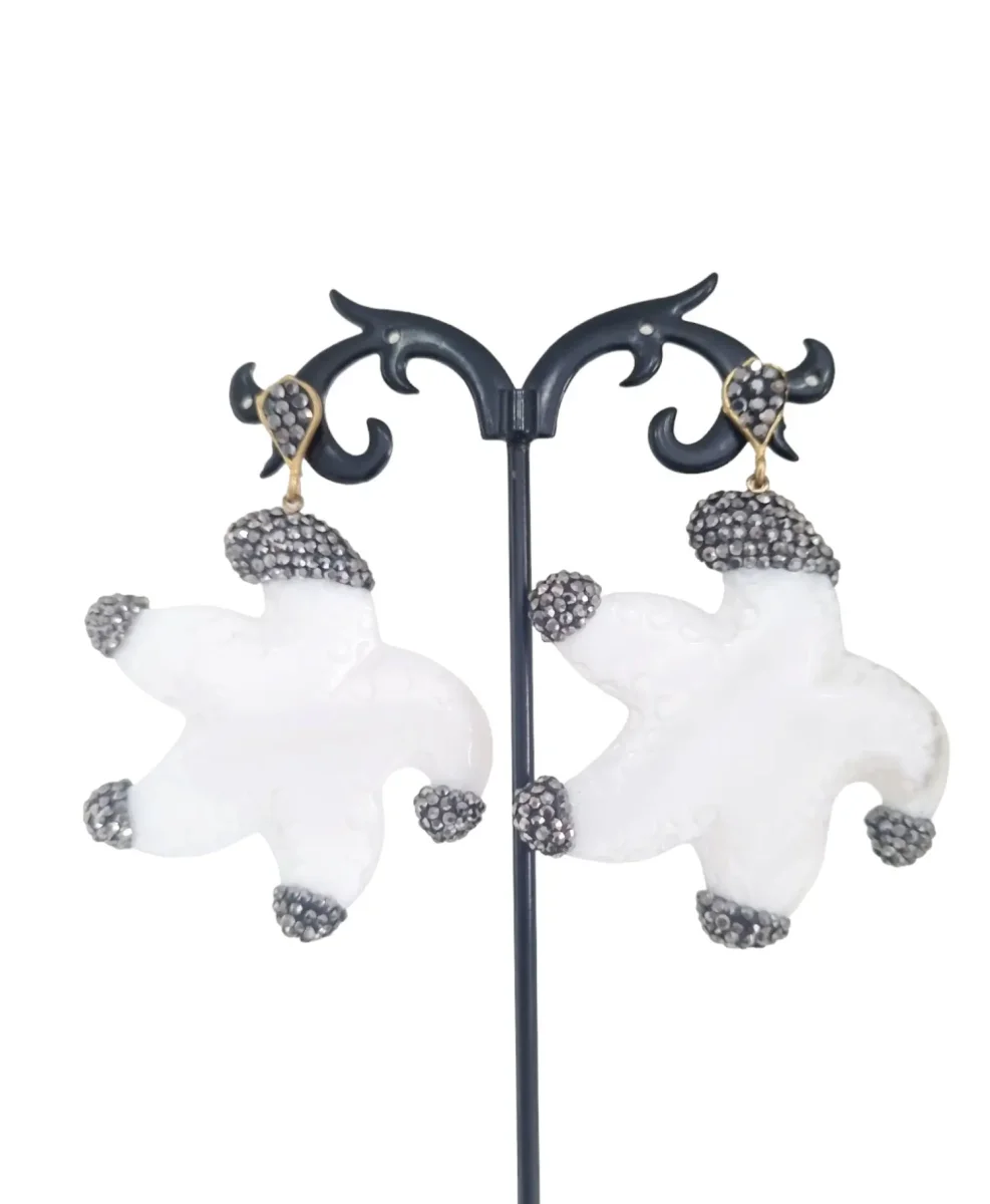 Orecchini realizzati con stella in madreperla e marcasite.
Peso 10.8gr
Lunghezza 6cm - immagine 2