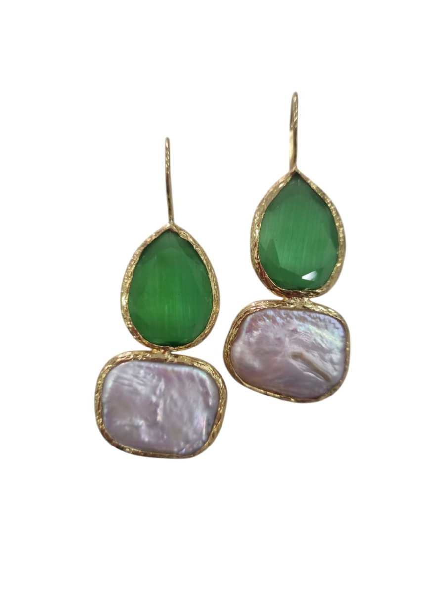 Orecchini realizzati con perle di fiume piatta e pietra occhio gatto quadrata o a goccia in vari colori circondati da ottone. Lunghezza 4.5cm (quadrato) 5cm (goccia)Peso 4gr ( quadrato) 5.6gr ( goccia) - immagine 9