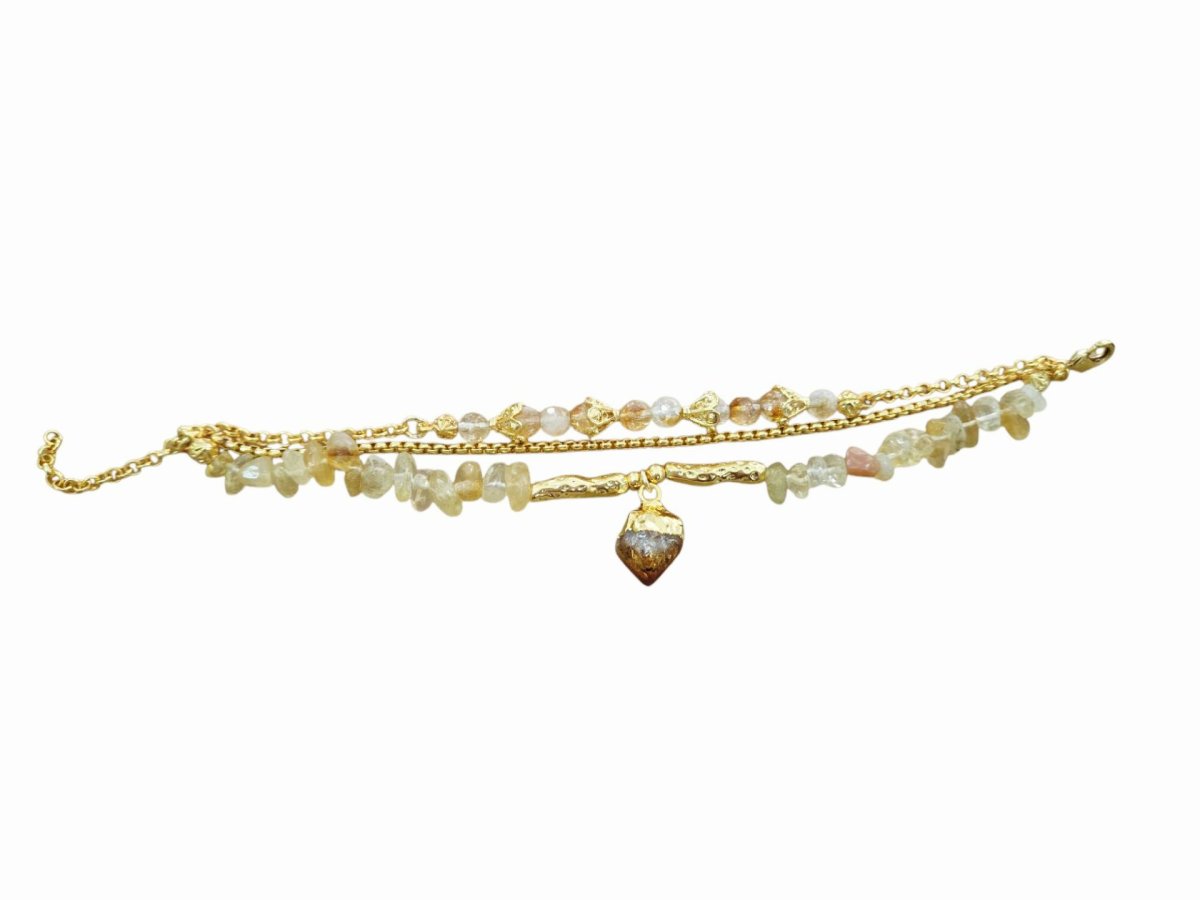 Bracciale realizzato con tre fili in ottone con quarzo citrino. lunghezza regolabile 21cm