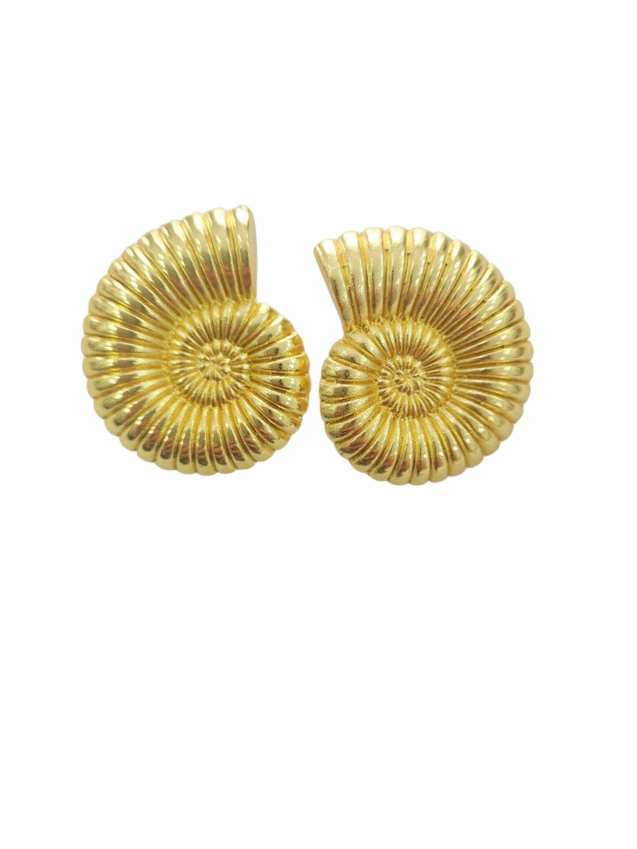 Orecchini lobo conchiglia dorata in ottone. lunghezza 3cm peso 8.1gr