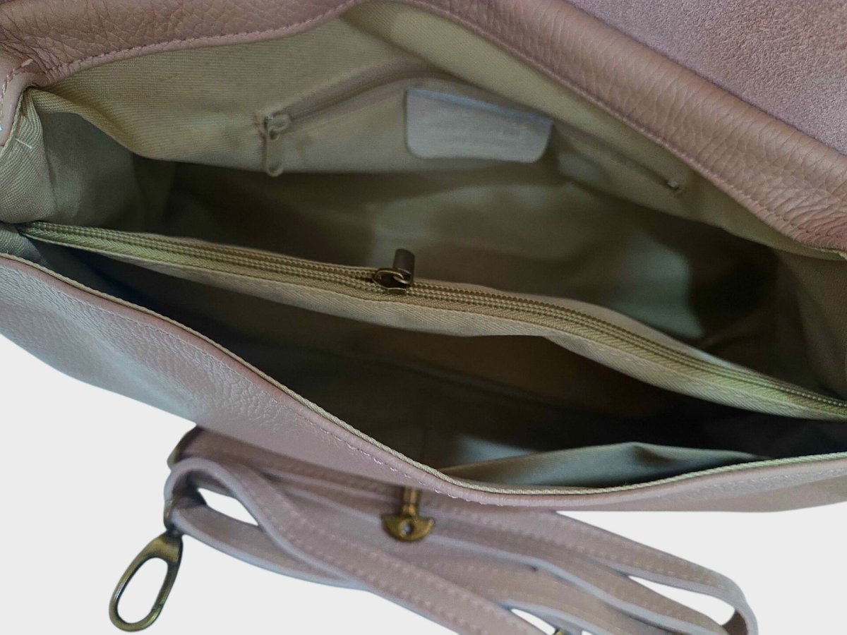 Borsa in vera pelle color cipria,postina, made Italy, dotata di tracolla,interno foderato con 3 scomparti e tasche laterali.Misure L34 B13 H 18 - immagine 3