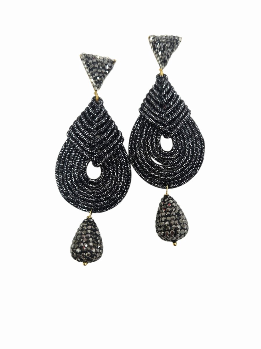 Orecchini realizzati con tessuto glitterato e marcassitepeso 6.3grlunghezza 8 cm - immagine 2