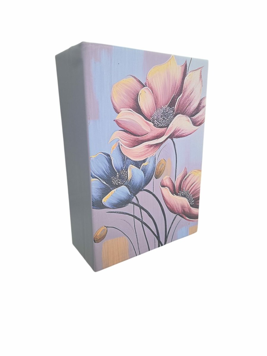 Portagioie libro in cartone con copertina floreale interno rivestito con vari scomparti
misure P15 H7 L20 - immagine 2