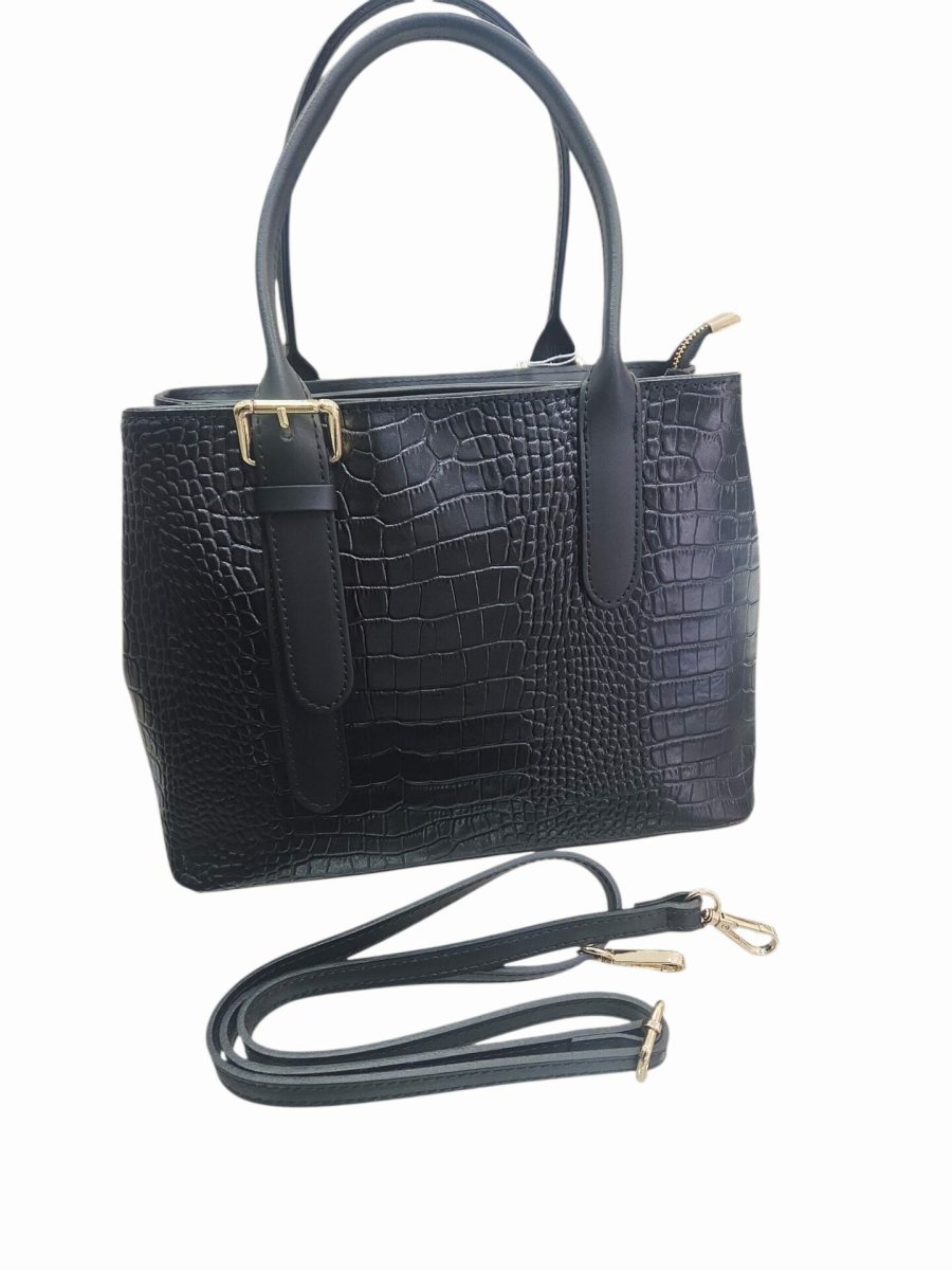 Borsa in vera pelle nera, stampo coccodrillo, con doppia apertura con zip, dotata di tracolla. interno foderato con tasche laterali. vera pelle made Italy
misure L 31 B12 H24