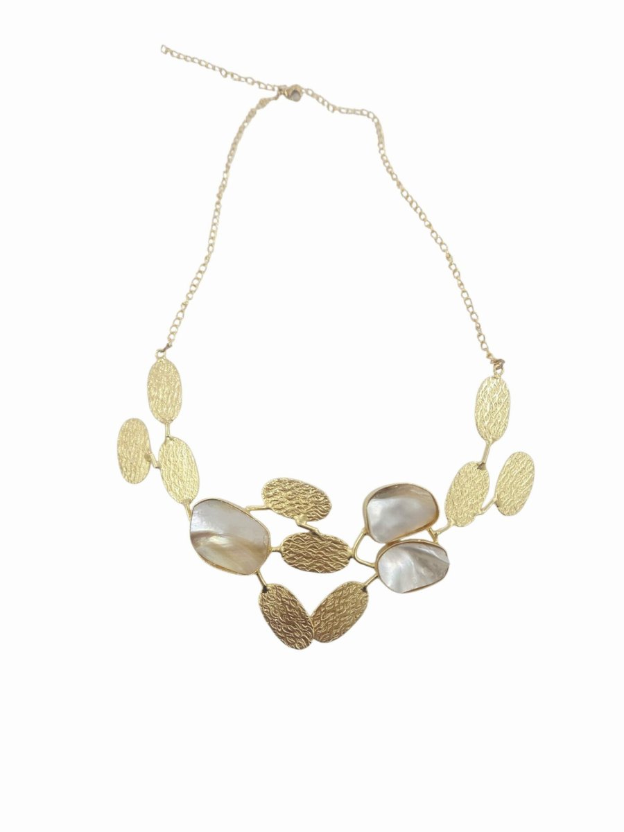 Collana girocollo realizzata con ottone e madreperla incastonata.
lunghezza regolabile 42cm - immagine 3