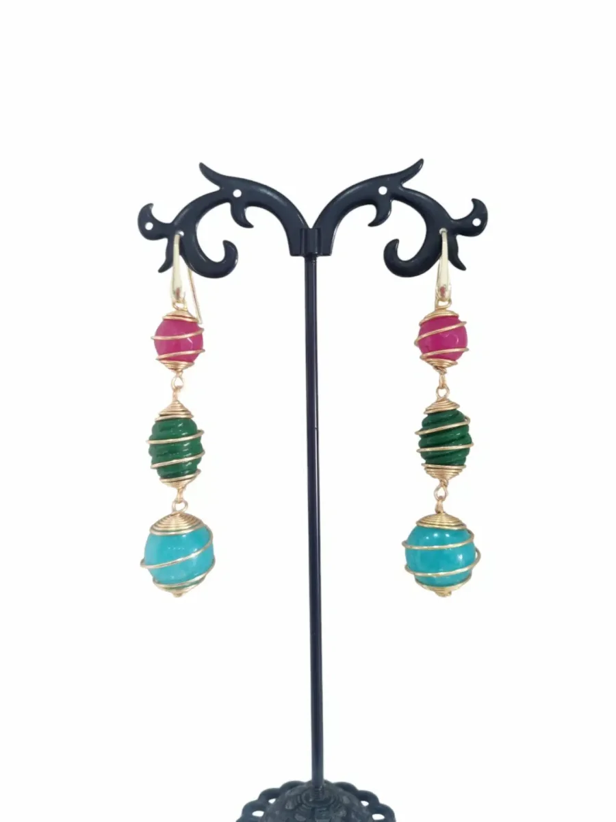Orecchini realizzati con agata multicolore contornata da acciaio e monachella in argento925 placcata oro. Lunghezza 6.5cm Peso 8.8gr - immagine 2