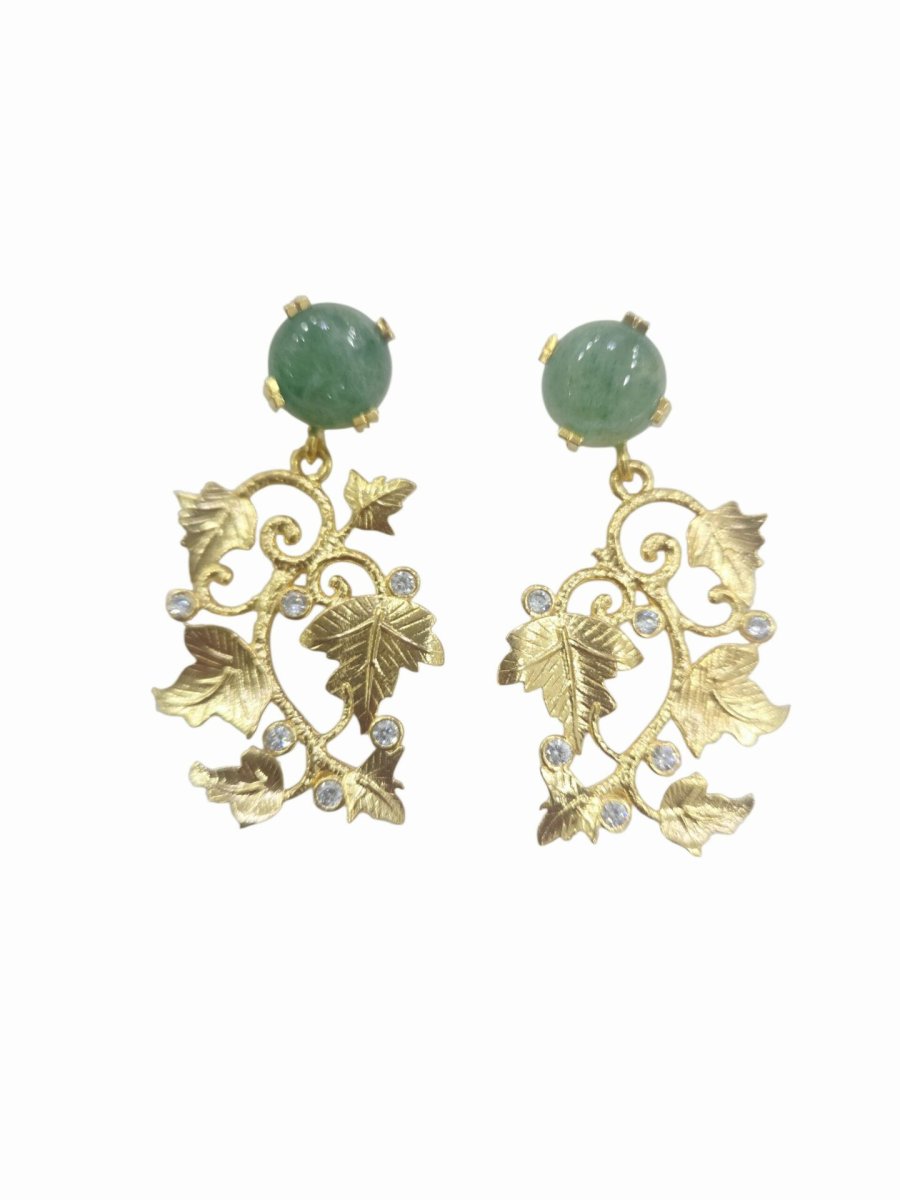 Orecchini realizzati con foglioline e zirconi, perno con giada verde
lunghezza 4cm
peso 4.9gr - immagine 2