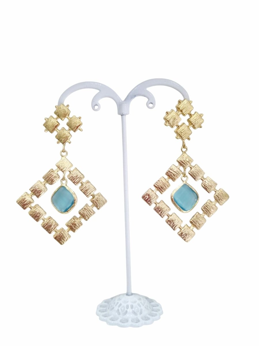 Orecchini realizzati con ottone ed occhio di gatto turchese. Lunghezza 6.5cm Peso 13.7gr - immagine 2