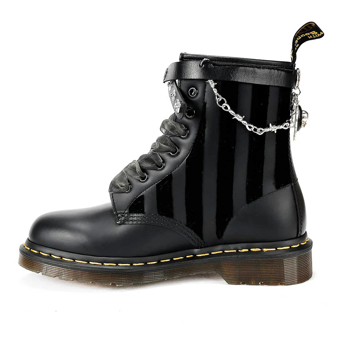 Personalizzazione Dr. Martens 1460 Goth Teschi e Croci - Outlet - immagine 5