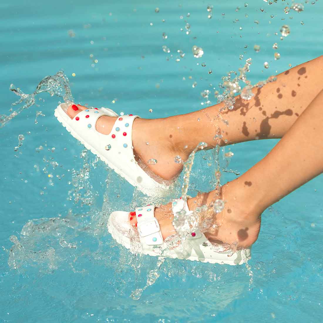 Personalizzazione Birkenstock Arizona EVA Bianche - Pietre Rosa e Azzurro - immagine 3