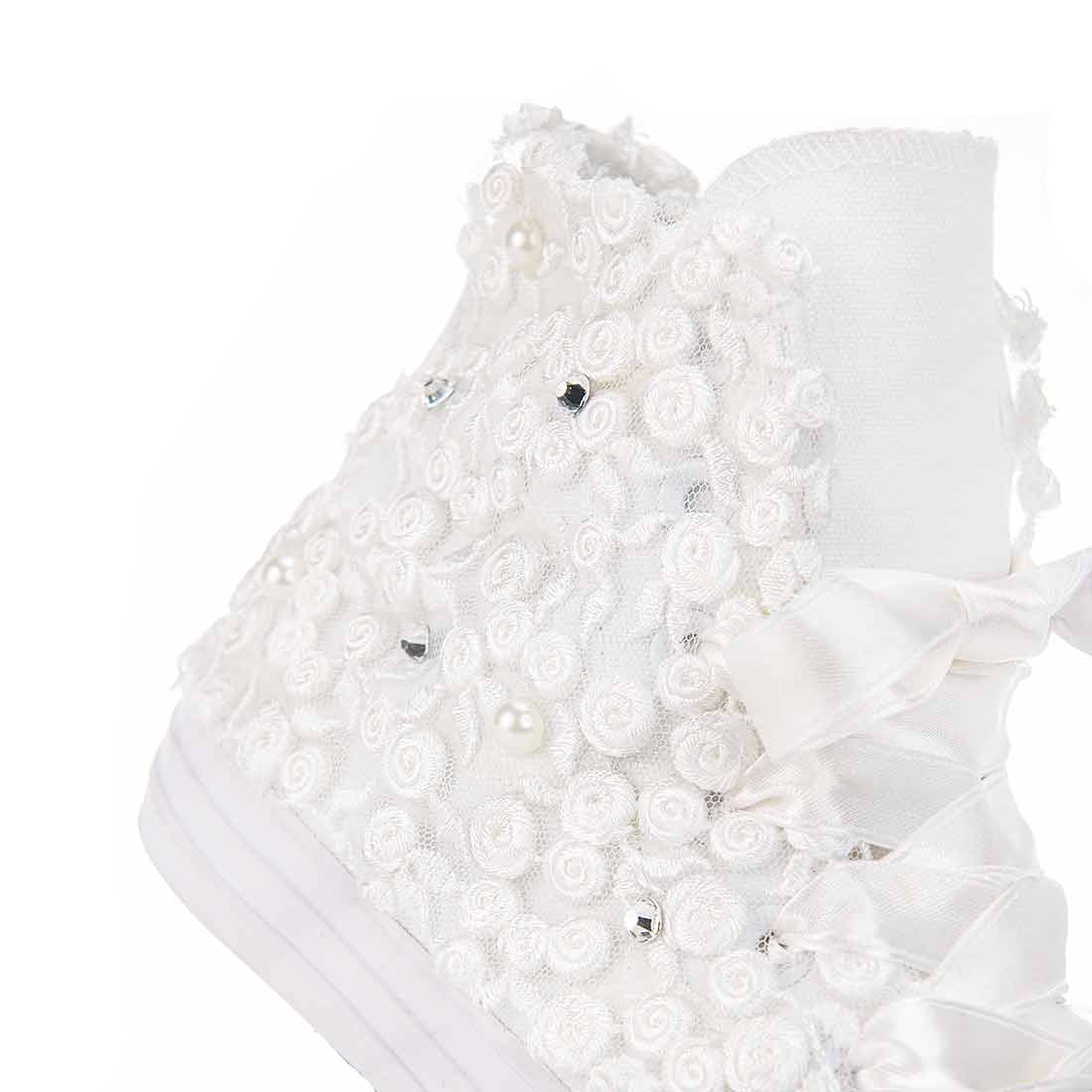 Converse All Star Alte in Pizzo Bianco a Fiori - Strass e Perle - immagine 4